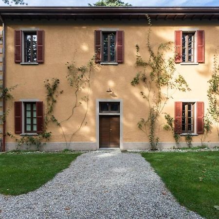 Bilocale Nel Parco Di Villa Erba チェルノッビオ エクステリア 写真